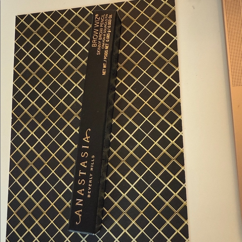 Anastasia Beverly Hills Brow Wiz - Dark Brown
New in Box